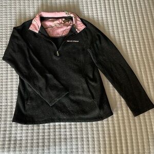 Small black Realtree pull over.